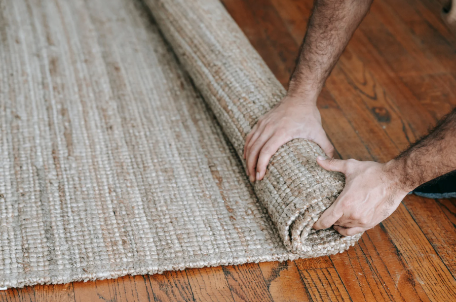 איך לנקות שטיח מסריח